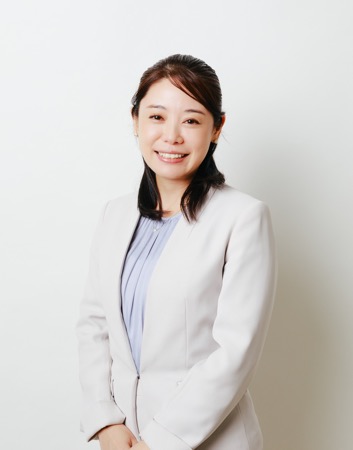 写真:株式会社セールスアカデミー マナー講師 大江 麻美子